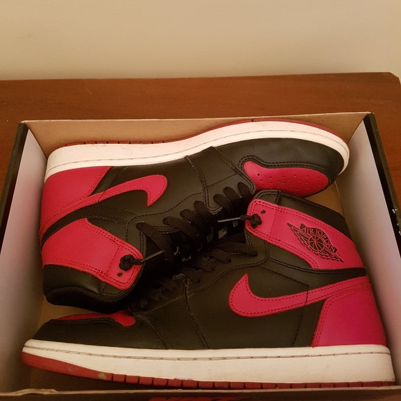 AIR JORDAN 1 "BANNED" - Picture 6 of 8